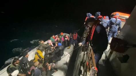 Yunanistan’ın Midilli Adası’na kaçmak isteyen 55 göçmen yakalandı